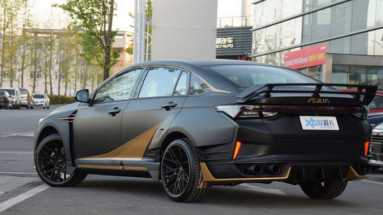 Ένα αυτοκίνητο που δείχνει πολύ γρήγορο, αλλά δεν είναι! 