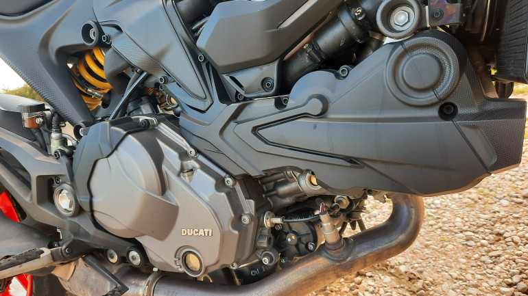 Ευτυχώς, η Ducati διατήρησε το δεσμοδρομικό σύστημα βαλβίδων γιατί μετά ποιος θα άκουγε τους Ducatisti!