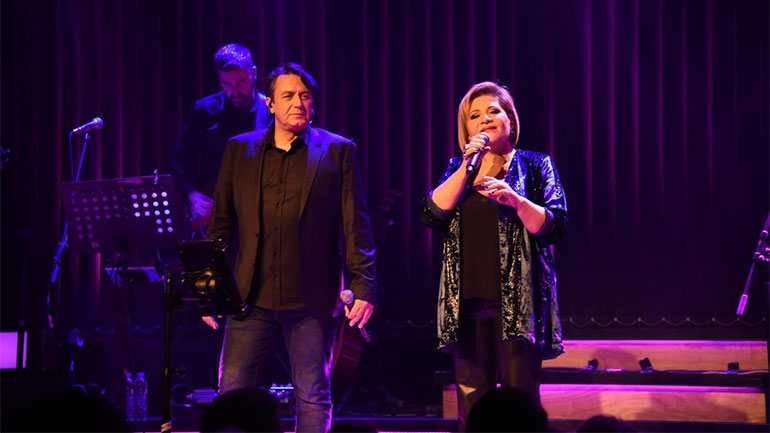 Ο Γιάννης Κότσιρας και η Γιώτα Νέγκα συνεχίζουν τις παραστάσεις τους στο Anodos Live Stage