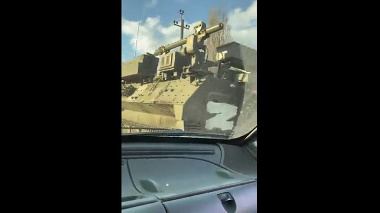 Ουκρανοί ρίχνουν μολότοφ σε ρωσικό τεθωρακισμένο – Δείτε το βίντεο Ουκρανοί ρίχνουν μολότοφ σε ρωσικό τεθωρακισμένο – Δείτε το βίντεο