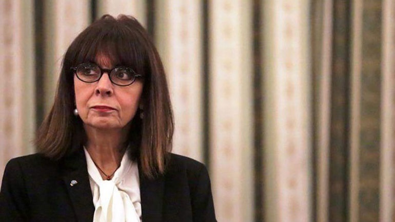 Επικοινωνία Σακελλαροπούλου με τον Ουκρανό πρέσβη: «H αντίσταση των Ουκρανών συγκινεί βαθύτατα τους Έλληνες»