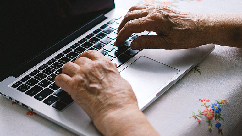 Έρευνα: Όλοι οι ώριμοι Έλληνες είναι πλέον Ψηφιακοί Πολίτες