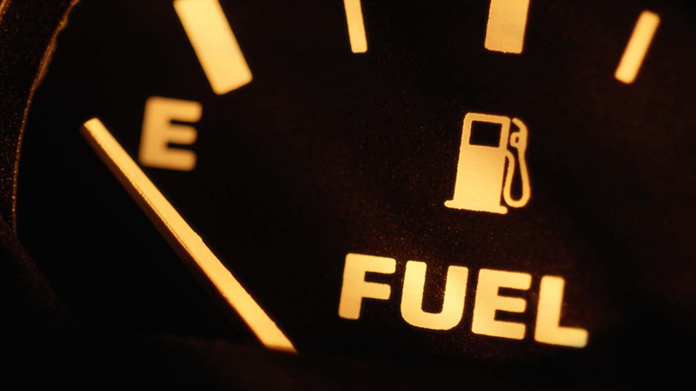 Με τη βενζίνη στα δύο ευρώ, δείτε πώς θα μειώσετε έως 25% την κατανάλωση