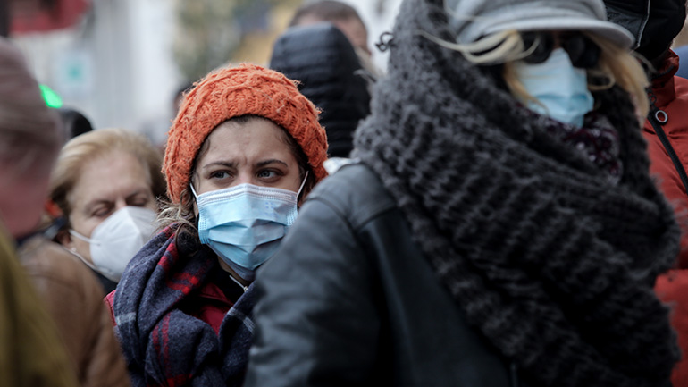 Καταργείται η μάσκα σε εξωτερικούς χώρους από το Σάββατο