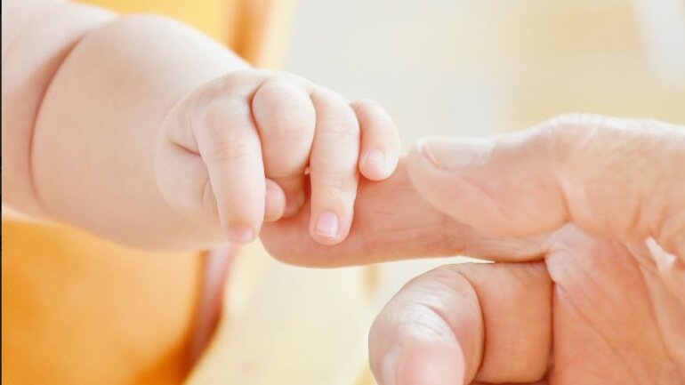 Οι σκέψεις για βλάβη του μωρού είναι ένα δυσάρεστο μέρος της εμπειρίας μετά τον τοκετό