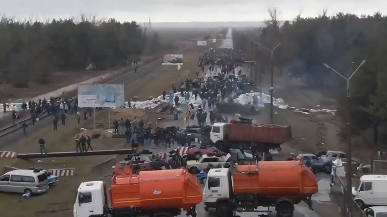 Οι ρωσικές δυνάμεις κατευθύνονται προς τον πυρηνικό σταθμό της Ζαπορίζια Οι ρωσικές δυνάμεις κατευθύνονται προς τον πυρηνικό σταθμό της Ζαπορίζια