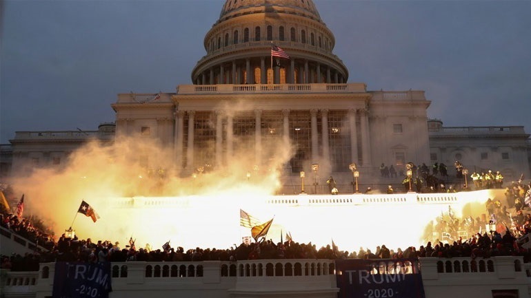 Επίθεση στο Καπιτώλιο: «Ο Τραμπ παραβίασε τον νόμο»