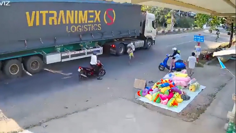 Παιδί παραλίγο να χτυπηθεί από διερχόμενο αυτοκίνητο