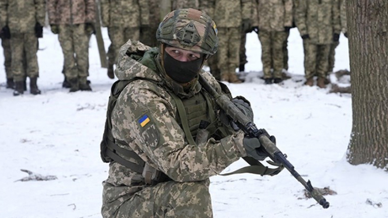 Τσεχία: Επιτρέπει στους πολίτες της να πολεμήσουν στο πλευρό της Ουκρανίας