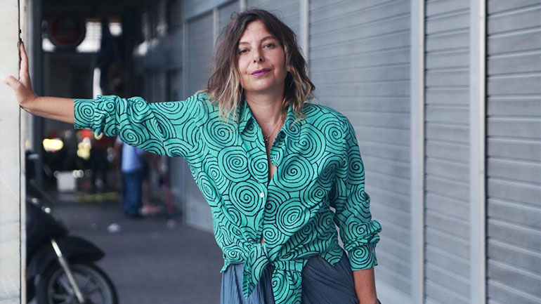 Η Έλλη Παπακωνσταντίνου συνομιλεί με Ουκρανούς καλλιτέχνες μέσα από τα καταφύγια για τη δημιουργία του νέου της πρότζεκτ