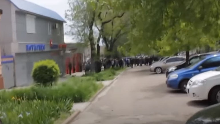 Βίντεο από την εισβολή της Ουκρανικής Εθνοφυλακής και των Ουκρανών φασιστών στη Μαριούπολη στις 9 Μάη 2014 Βίντεο από την εισβολή της Ουκρανικής Εθνοφυλακής και των Ουκρανών φασιστών στη Μαριούπολη στις 9 Μάη 2014