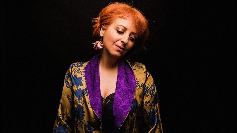 Η Λυδία Σέρβου στη μουσική σκηνή «Σφίγγα»