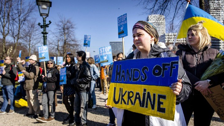 Μεγάλες διαδηλώσεις κατά του πολέμου στην Ουκρανία σε πολλές ευρωπαϊκές πόλεις
