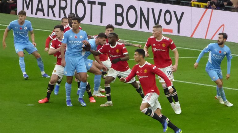 Αυλαία στη Super League και μεγάλα ντέρμπι σε Αγγλία και Ιταλία