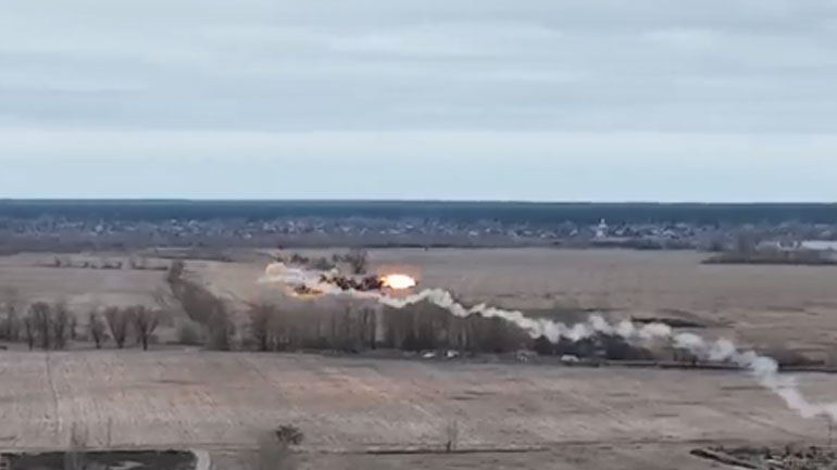 Ουκρανικές δυνάμεις ισχυρίζονται ότι κατέρριψαν ρωσικό ελικόπτερο – Συνελήφθη και ανακρίνεται ο πιλότος