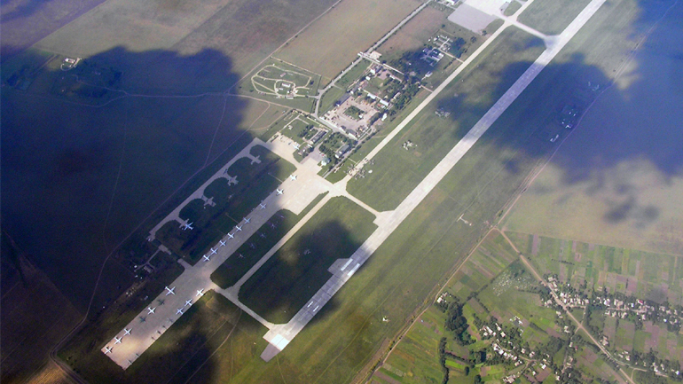 Ζελένσκι: Ρωσικές ρουκέτες κατέστρεψαν ολοσχερώς το περιφερειακό αεροδρόμιο Βινίτσια