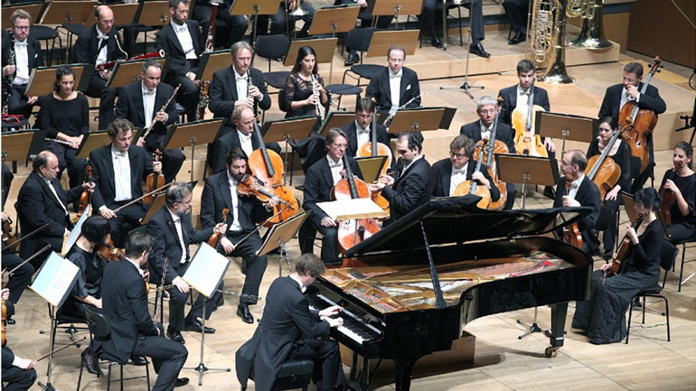 Ο Ρώσος μαέστρος Τουγκάν Σοχίεφ παραιτήθηκε από το Μπαλσόι και την Εθνική Ορχήστρα Τουλούζης πιεζόμενος να επιλέξει πλευρά