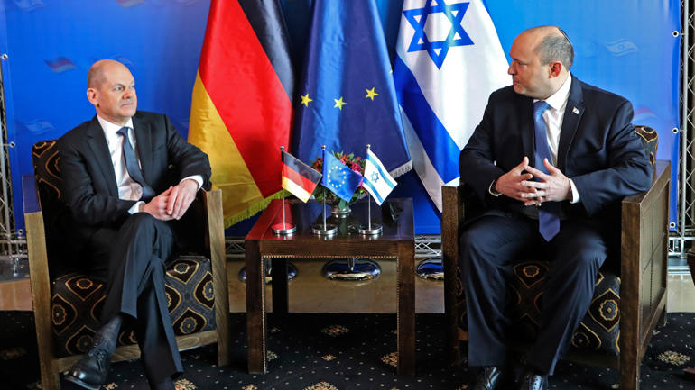 Συνάντηση Σολτς – Μπένετ: Στόχος ο τερματισμός του πολέμου στην Ουκρανία το συντομότερο