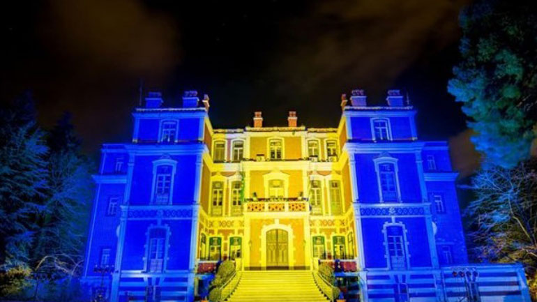 Θεσσαλονίκη: Στα χρώματα της Ουκρανίας η Βίλα Αλλατίνι Θεσσαλονίκη: Στα χρώματα της Ουκρανίας η Βίλα Αλλατίνι