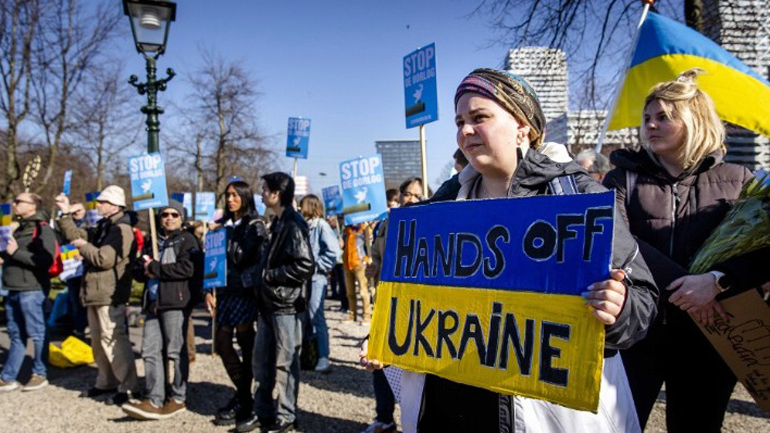 Διαδηλώσεις κατά της εισβολής στην Ουκρανία