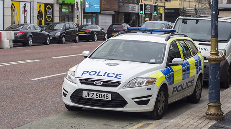 Φορτηγό έπεσε πάνω στην πύλη της ρωσικής πρεσβείας στο Δουβλίνο – Συνελήφθη ένας άνδρας