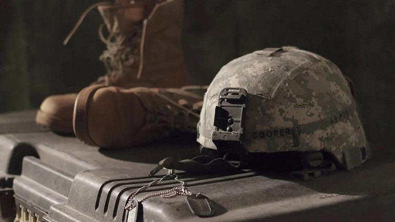 Φόρεσε κράνος κι εξέφρασε τη δυσαρέσκεια του προς το Ισραήλ ο Ουκρανός πρέσβης