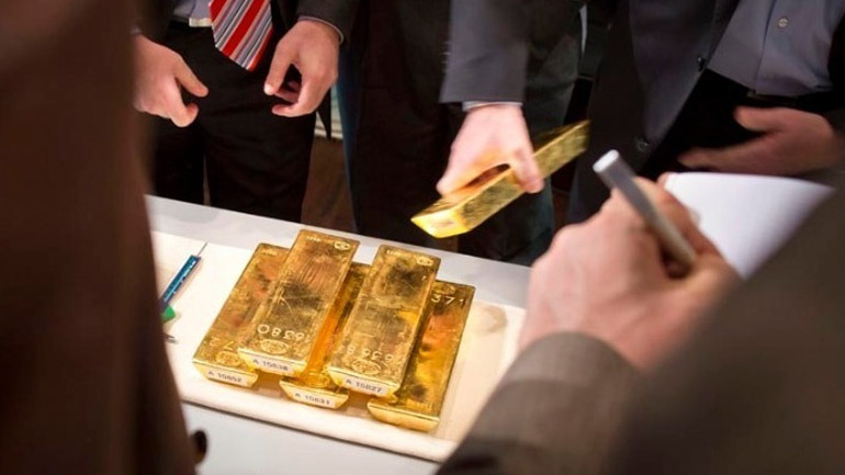 Η τιμή του χρυσού ξεπέρασε τα 2.000 δολάρια ανά ουγγιά