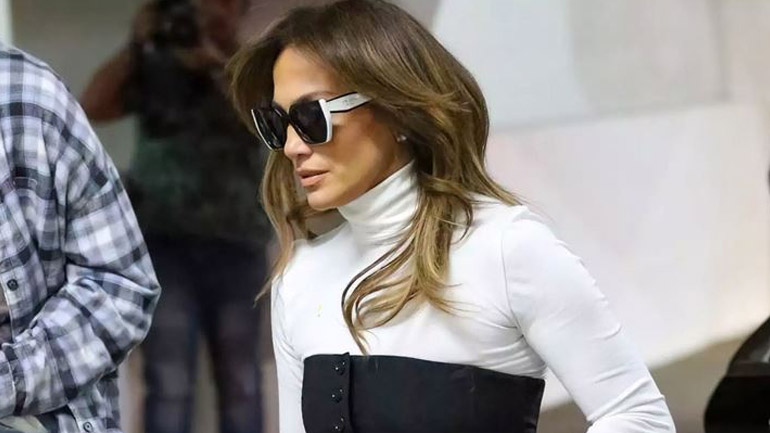 Jumpsuit Lovers: Η Jennifer Lopez μας δείχνει ένα διαφορετικό τρόπο να φορέσουμε την ολόσωμη φόρμα