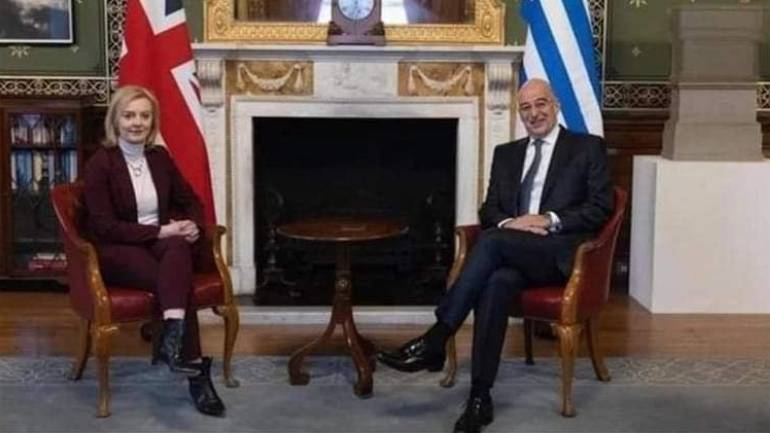 Γκάφα από τη Βρετανίδα ΥΠΕΞ: Μπέρδεψε τον Νίκο Δένδια με τον Νίκο Βέρτη