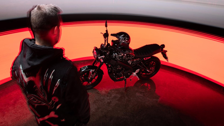 Το κράνος και το μπουφάν είναι μέρος του σχεδιασμού.