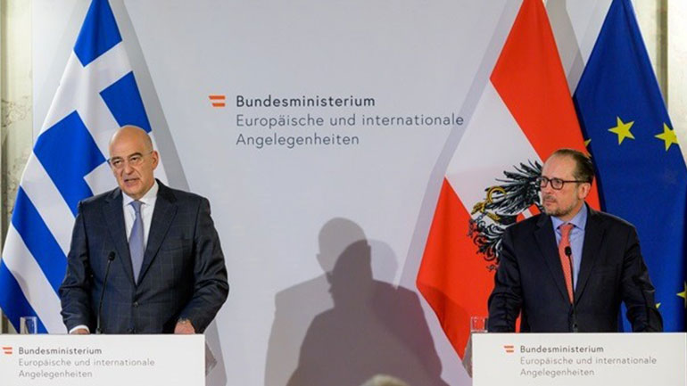 Δένδιας: Προσπαθούμε να δημιουργήσουμε ανθρωπιστικό διάδρομο ώστε να φύγουν οι άνθρωποι από τη Μαριούπολη