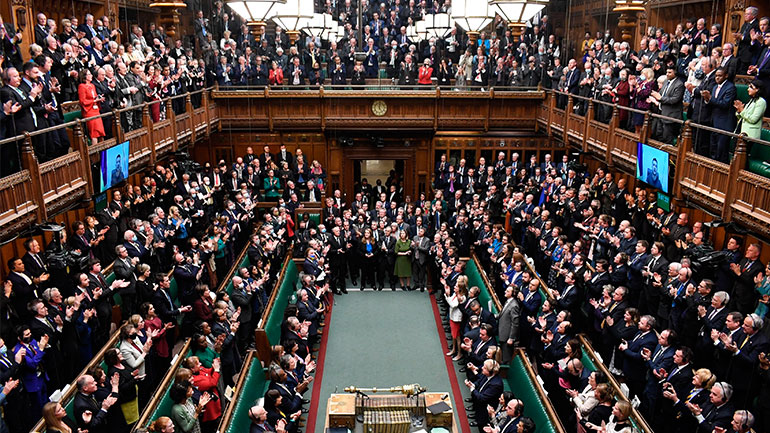 Ζελένσκι στους Βρετανούς βουλευτές: «Θα συνεχίσουμε τη μάχη με κάθε κόστος»