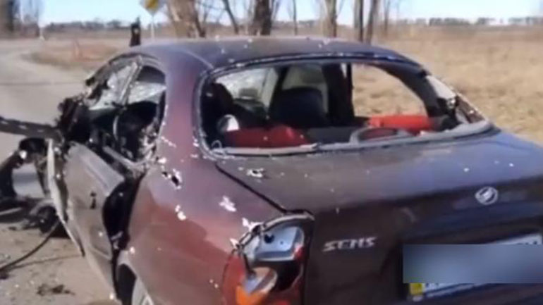 Ρώσοι σκότωσαν Ουκρανούς πολίτες μέσα στο αυτοκίνητό τους Ρώσοι σκότωσαν Ουκρανούς πολίτες μέσα στο αυτοκίνητό τους