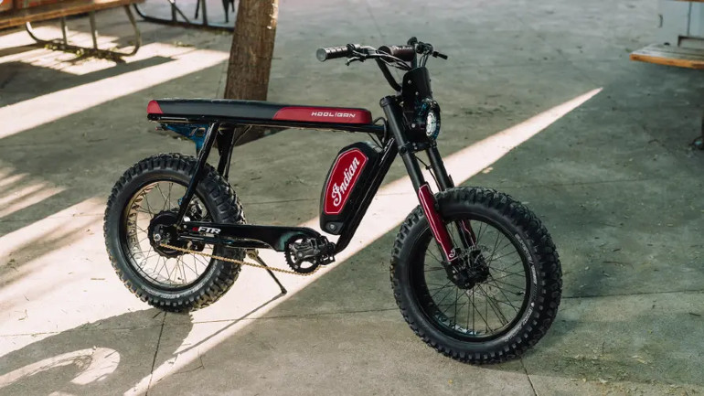 Ο ηλεκτροκινητήρας είναι τοποθετημένος στο κέντρο του πίσω τροχού.