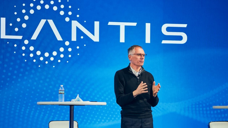 CEO Stellantis: «Τα νέα αυτοκίνητα είναι πολύ ακριβά»