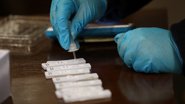 Συνελήφθησαν αστυνομικοί και ιδιοκτήτρια φαρμακείου για ψευδείς διαγνωστικούς ελέγχους Covid-19 Συνελήφθησαν αστυνομικοί και ιδιοκτήτρια φαρμακείου για ψευδείς διαγνωστικούς ελέγχους Covid-19