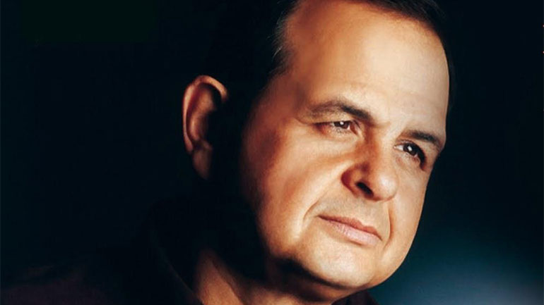 Ο Βαγγέλης Κορακάκης στη μουσική σκηνή Σφίγγα