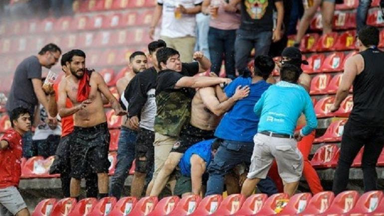 Μεξικό: Για ένα χρόνο τιμωρήθηκε η έδρα της Κερετάρο – 14 συλλήψεις για τα φονικά επεισόδια!