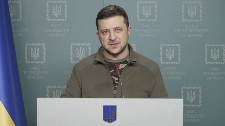 Ζελένσκι: Τουλάχιστον 35.000 άμαχοι απομακρύνθηκαν την Τετάρτη από ουκρανικές πόλεις