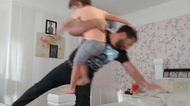 Αγώνας πάλης μεταξύ πατέρα και γιου