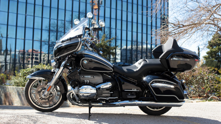 Με ένα κλειδί ανοίγεις τις πλαϊνές βαλίτσες και το... πορτμπαγκάζ στο πίσω μέρος.