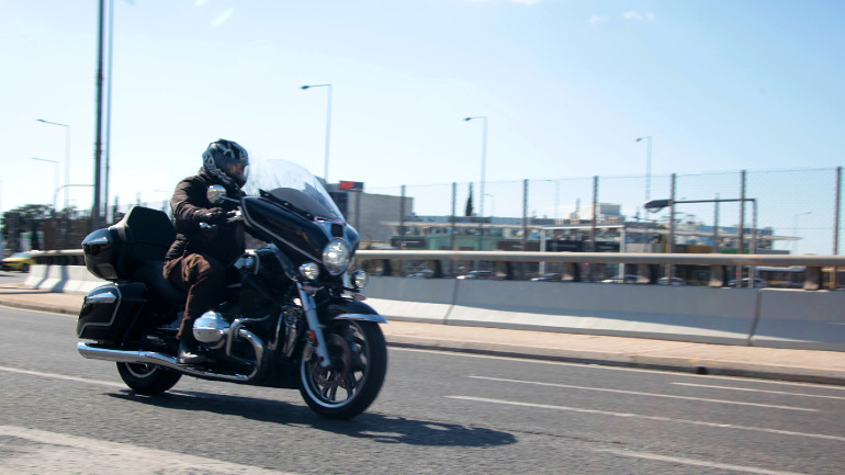 Πολύ άνετη θέση οδήγησης και καλή προστασία από τα στοιχεία της φύσης.