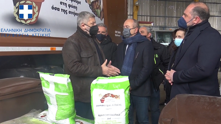 Παράδοση εξοπλισμού ειδικής ανακύκλωσης από την Περιφέρεια Αττικής στον Δήμο Ηρακλείου