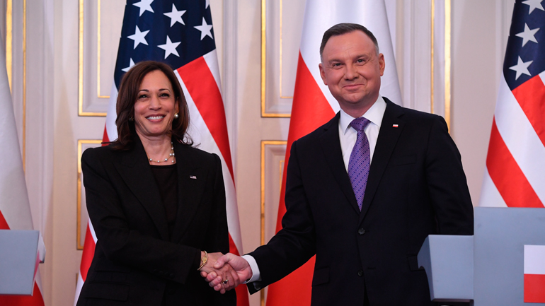 Κάμαλα Χάρις: Πιο ισχυρό το ΝΑΤΟ, πιο αδύναμη η Ρωσία μετά την εισβολή