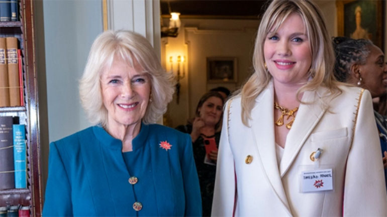 Η δούκισσα της Κορνουάλης συνάντησε την Έμεραλντ Φένελ που την υποδύεται στo «The Crown»