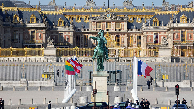 Ο πόλεμος στην Ουκρανία, η άμυνα και η ενέργεια τα θέματα της διήμερης άτυπης Συνόδου Κορυφής στις Βερσαλλίες