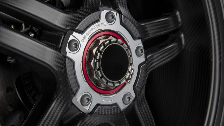 Ζάντες από ανθρακονήματα παρακαλώ!