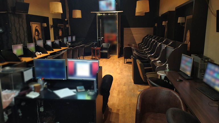 Λουκέτο σε κατάστημα με παράνομα διαδικτυακά τυχερά παίγνια και «φρουτάκια» στην Αθήνα – Τρεις συλλήψεις από την ΕΛ.ΑΣ. Λουκέτο σε κατάστημα με παράνομα διαδικτυακά τυχερά παίγνια και «φρουτάκια» στην Αθήνα – Τρεις συλλήψεις από την ΕΛ.ΑΣ.