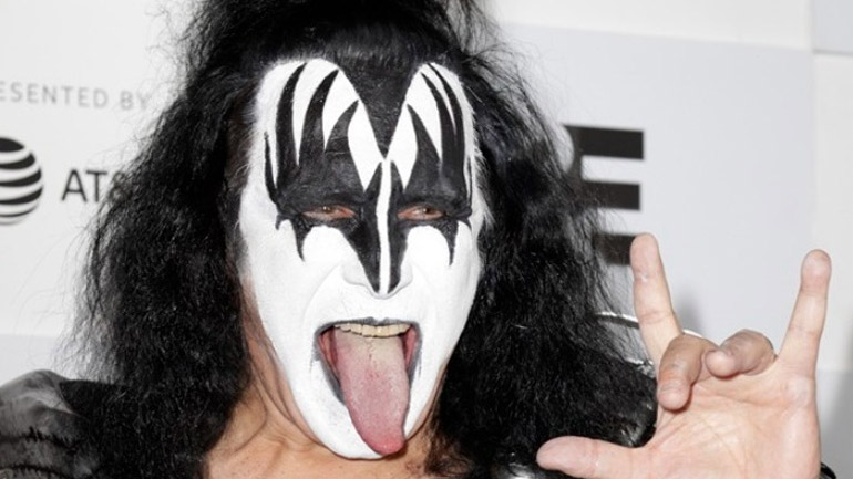 Ο Τζιν Σίμονς θεωρεί ότι όλα τα συγκροτήματα πρέπει να ακυρώσουν συναυλίες στη Ρωσία