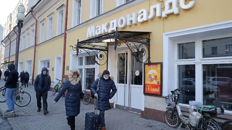 Η Μόσχα επιβάλλει «αυστηρό έλεγχο» στις ξένες εταιρείες που αποχωρούν από τη Ρωσία Η Μόσχα επιβάλλει «αυστηρό έλεγχο» στις ξένες εταιρείες που αποχωρούν από τη Ρωσία